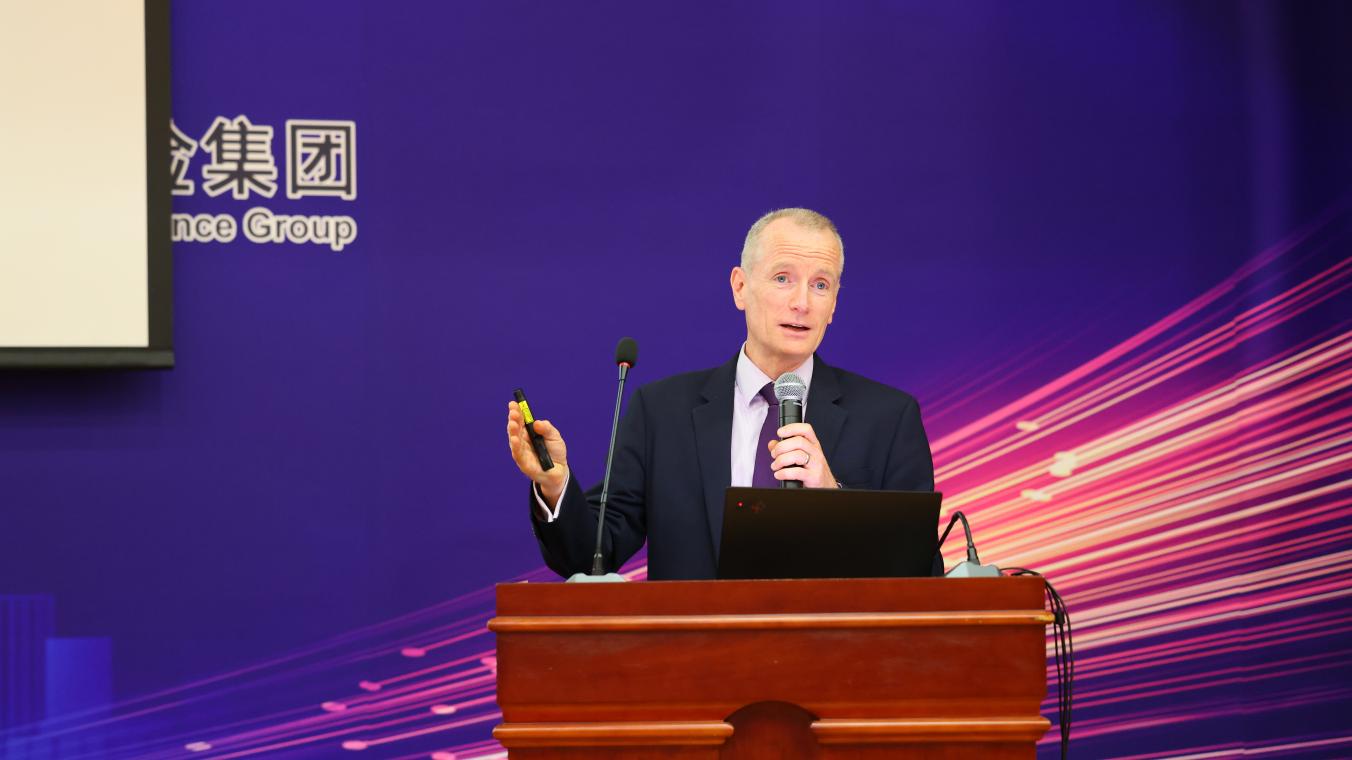 图11:Matt Saker先生作专题报告