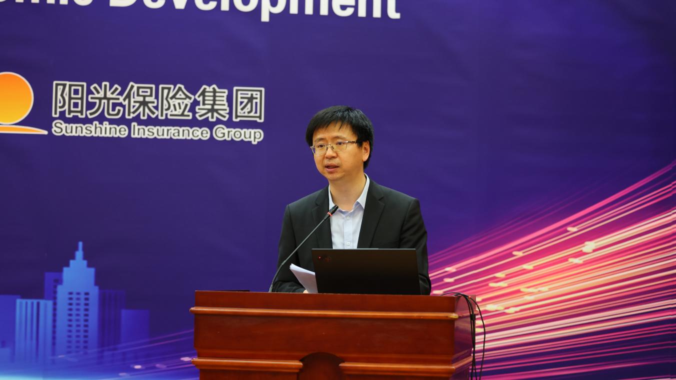 图2:周桦院长主持会议