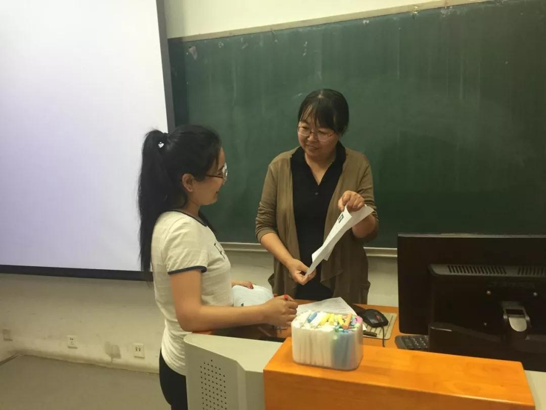 包英娟老师帮同学修改简历