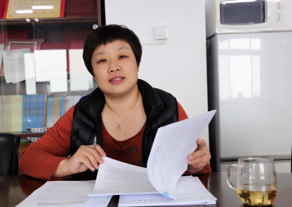 党委书记王颖主持中心组学习