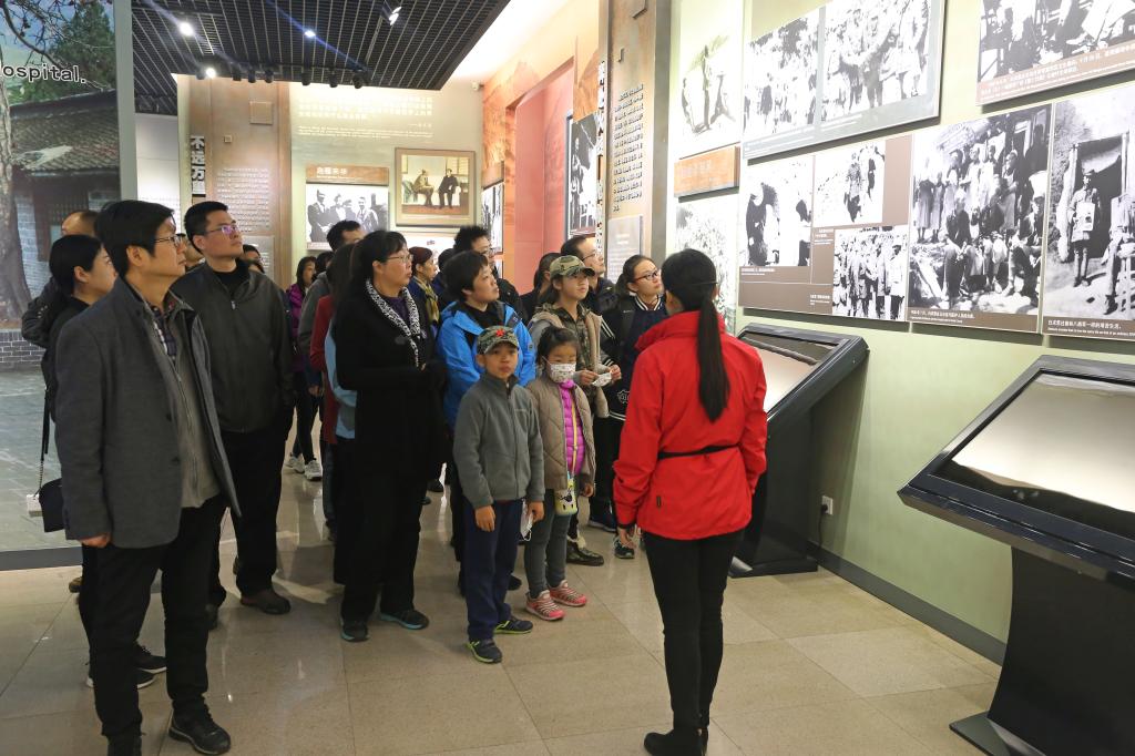 参观白求恩、柯棣华纪念馆