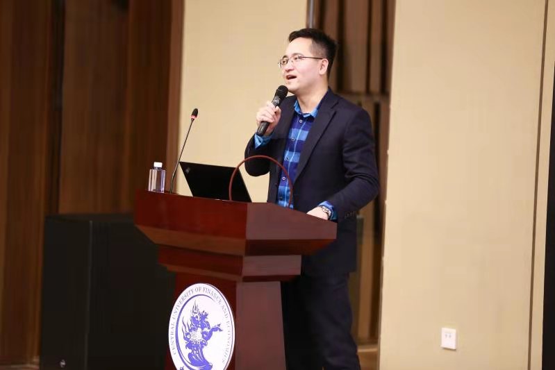 于扬先生做报告