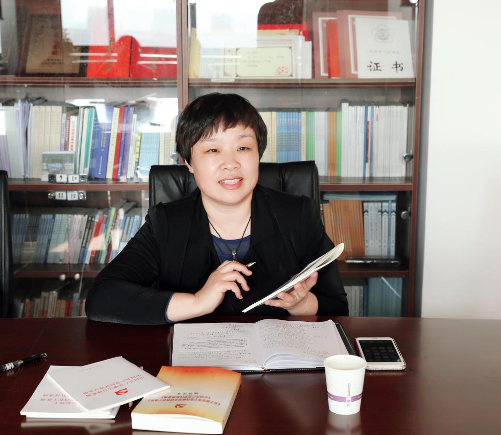 院党委书记王颖主持会议