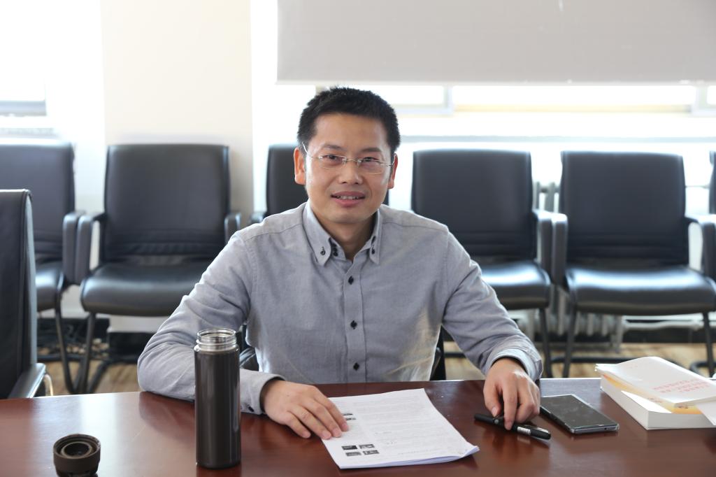 院党委副书记、纪委书记方志平做学习辅导