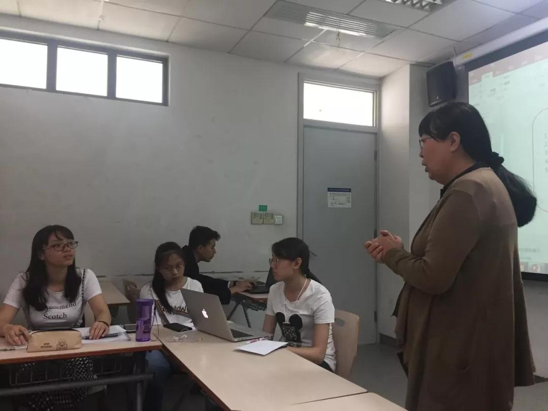 包英娟老师回答同学提问